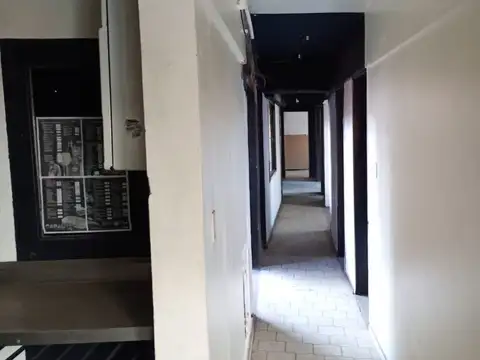 Casa 8 ambientes con 3 baños
