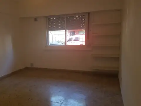 White 700, Piso PB