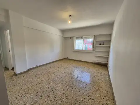 White 700, Piso PB