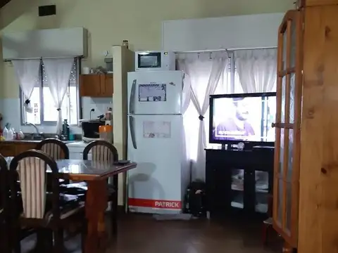 Casa en venta - 3 dormitorios 2 baños - jardin y patio - 182mts2 - Monte Grande