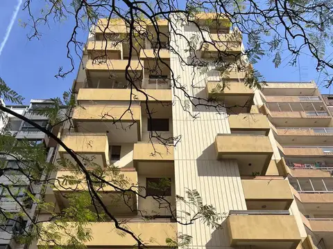 ¡Venta! Piso en  Nueva Córdoba - Con Escritura y Cochera!