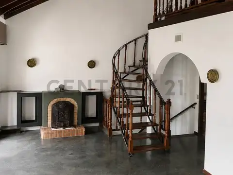 VENTA PH 3 AMBIENTES CON BALCÓN, PARRILLA Y SIN EXPENSAS – EXCELENTE UBICACIÓN E