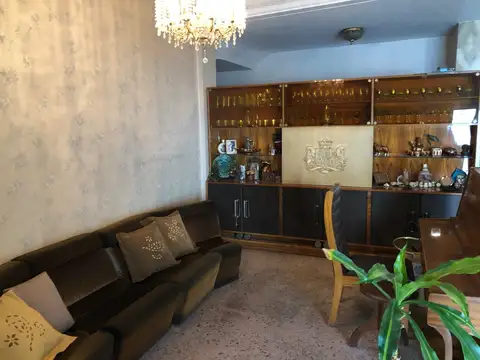 Depto Tipo Casa en Venta de 9 ambientes