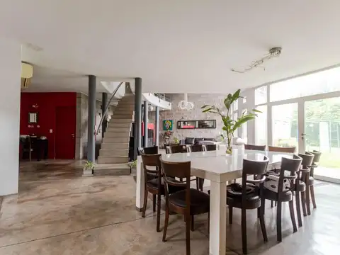 Casa en Venta con 2 cocheras