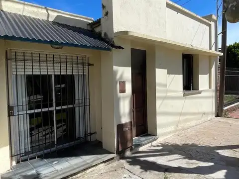 Casa en venta - 2 Dormitorios 1 Baño - 25 de Mayo