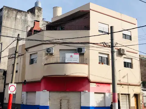 PH al frente en Planta Alta y Segundo Piso de 110 m2 a 2 cuadras de la Estación de Tren 