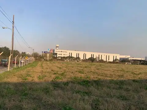 Unico frente de 100 ML  sobre Autopista para crear actividad logistica, comercial con gran imagen