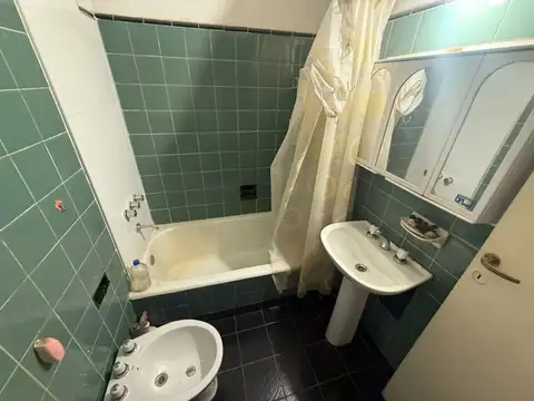 Departamento en Alquiler en Parque Chacabuco, $ 420.000