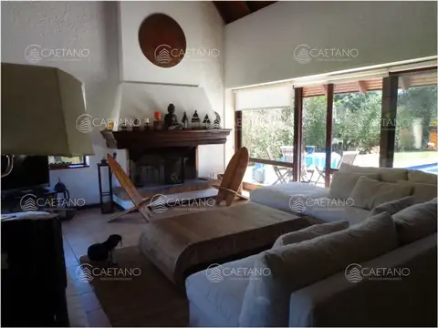 Casa 5 ambientes con 3 baños