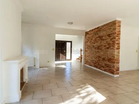 Casa 5 ambientes con 4 baños