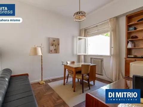 10 ambientes y jardín sobre lote de 500m2. Múltiples usos.