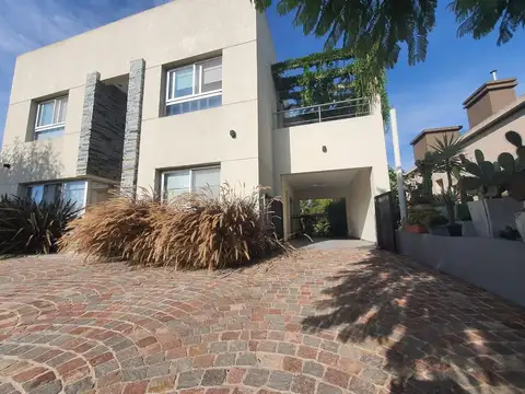 Casa venta 4 ambientes en Barrio Hudson Chico, Berazategui