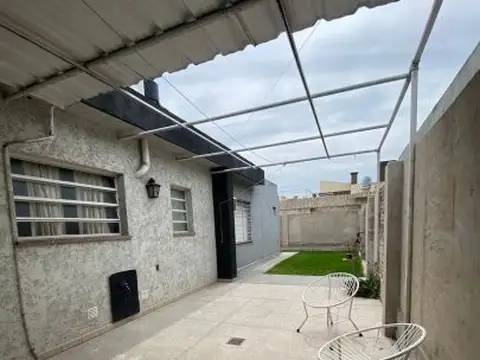 Casa 5 ambientes con 1 baño