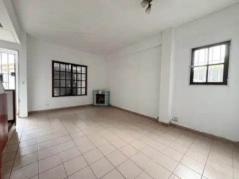 Depto Tipo Casa en Alquiler de 3 ambientes