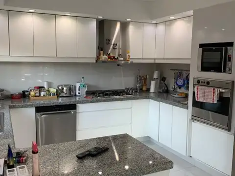 Casa en Venta con 7 cocheras
