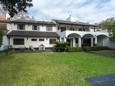 Venta de casa en Vicente López con parque y pileta