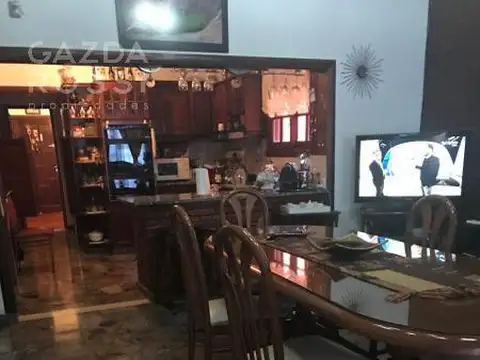 Casa 5 ambientes con 3 baños