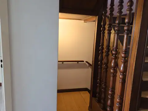 Casa en Alquiler con 3 cocheras