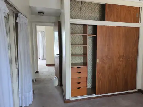 OLIVOS GOLF CASA DE 7 AMBIENTES CON JARDÍN Y PISCINA - NO TIENE GAS - ES TODO ELECTRICO