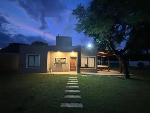 VENTA DE CASA 3 DORMITORIOS EN ATAHONA 1