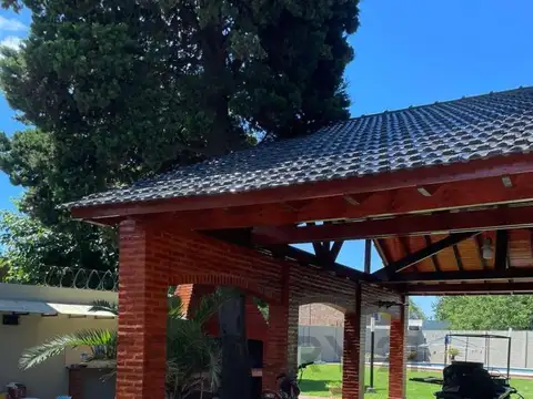 Casa 7 ambientes con 2 baños