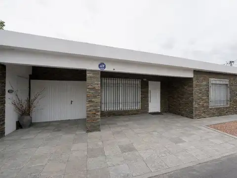 Casa 3 Dorm + 3 Aptos con Piscina y Negocio