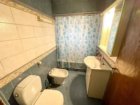 ALQUILER - CASA 4 DORMITORIOS AVELLANEDA CON PATIO