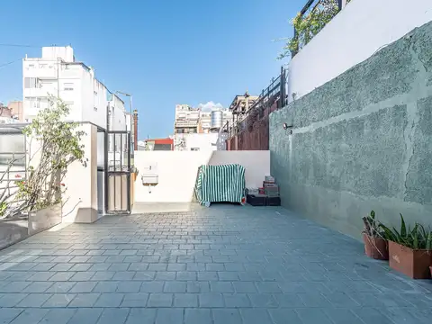 Venta. PH. 3 Ambientes. Terraza propia. Billinghurst y Perón