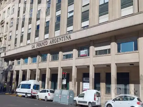 Avenida Hipólito Yrigoyen 400
