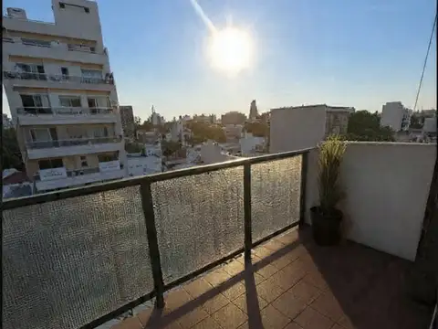 Venta departamento 3 ambientes en Palermo Soho. Al frente con balcón. Piso alto. Amplio. Muy Luminoso.