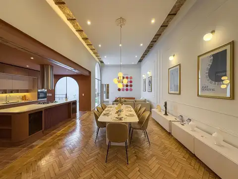 Casa 8 ambientes con 4 baños