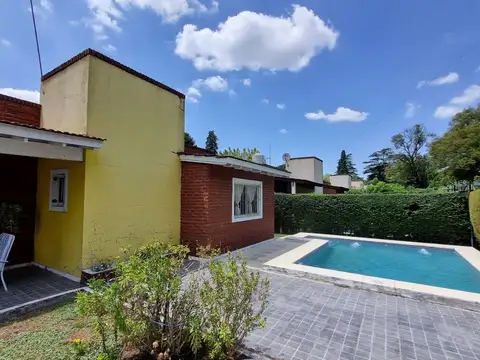 Casa en venta  La Reja con pileta