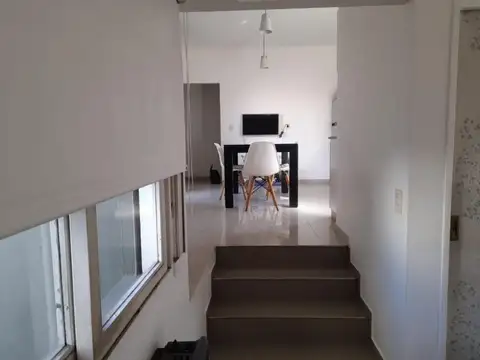 Casa 6 ambientes con 2 baños