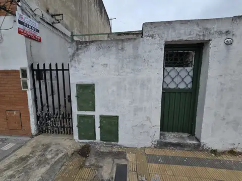 Venta Departamento Tipo Casa 3 amb. en PH. en Lanús Oeste.