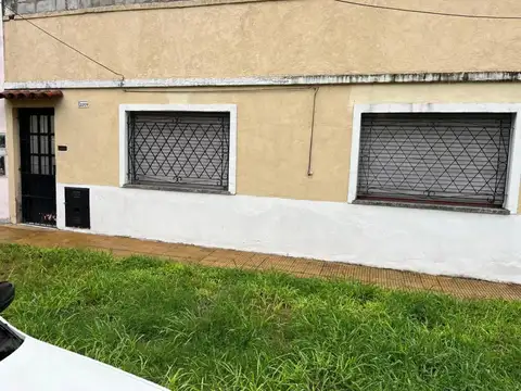 Casa en venta - 2 Dormitorios 1 Baño - 174Mts2 - Villa Maipú