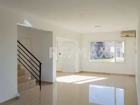 Casa en Venta en Plottier, USD 195.000