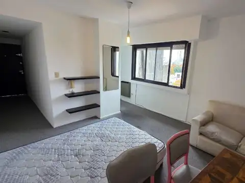 Monoambiente con baño completo y cocina separada en piso alto con hermosa vista!