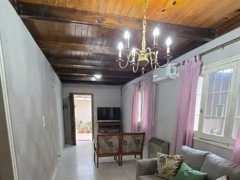 Casa 5 ambientes con 2 baños