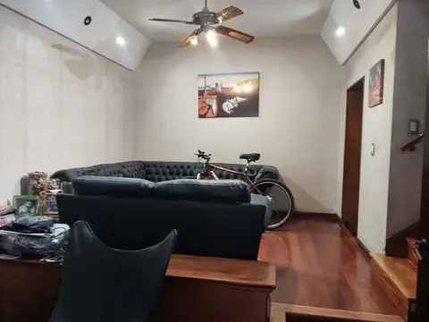 CASA EXMUNICIPLA DE 5 AMB-TERRAZA-QUINCHO Y GARAGE.