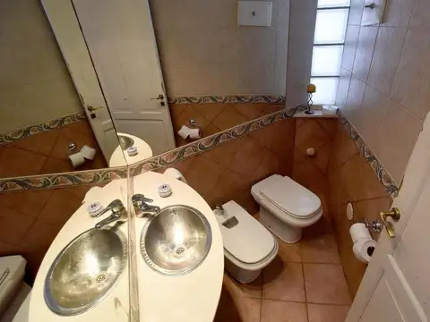 Casa 4 ambientes con 2 baños
