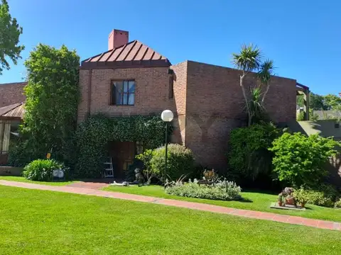 Casa 3 ambientes en venta en Country Club El Carmen