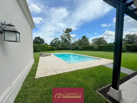 Casa en Venta con 2 cocheras