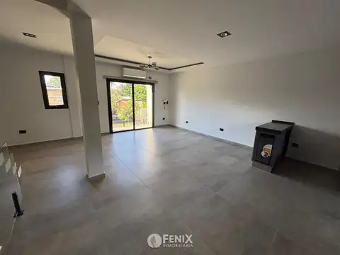 CASA EN VENTA DE 2 DORMITORIOS - AV. TOMÁS GUIDO CASI CENTENARIO (CF1363)