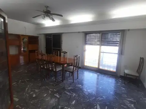 Depto Tipo Casa en Alquiler de 4 ambientes