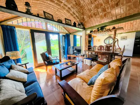 Casa 6 ambientes con 5 baños
