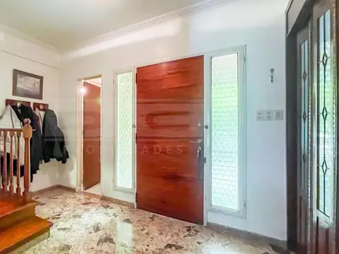 España al 2800 entre Juan Bautista Alberdi y Roque Saenz Peña