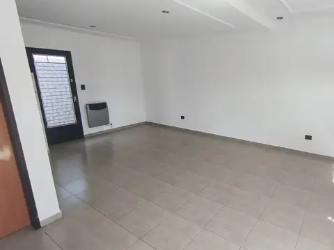 Casa en Alquiler en Los Hornos, $ 800.000
