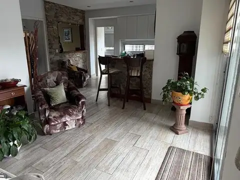 Depto Tipo Casa en Venta con 1 cocheras