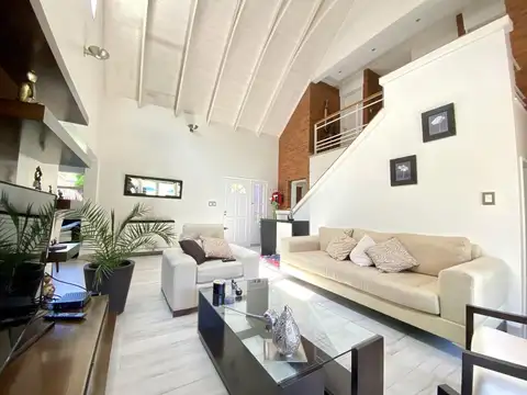 Casa 5 ambientes con 3 baños