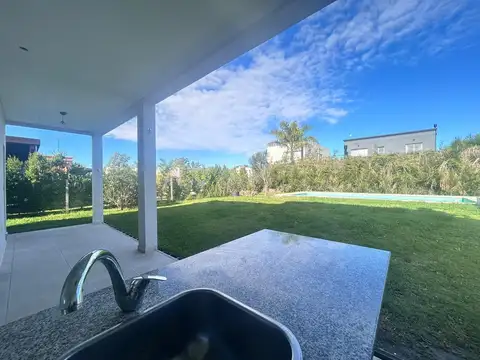 Casa 4 ambientes con 3 baños